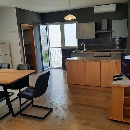 Apartments Tina Omiš Szoba fotó